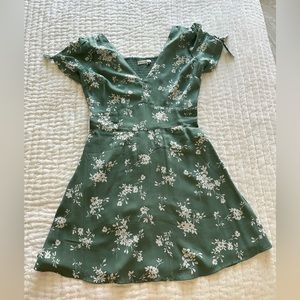 Abercrombie NWT Green Floral Dress with Pockets